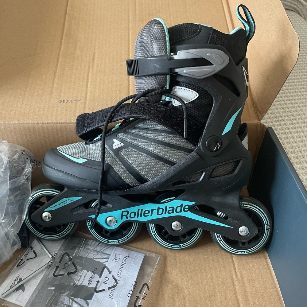 Rollerblade Zetrablade Womens Inline Skate, Size 7 Black/Blue, Hand/wrist guards